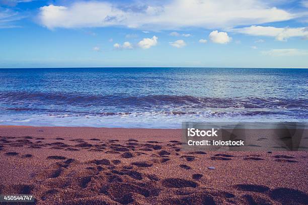 Impronte Sulla Spiaggia - Fotografie stock e altre immagini di Acqua - Acqua, Ambientazione esterna, Attività ricreativa