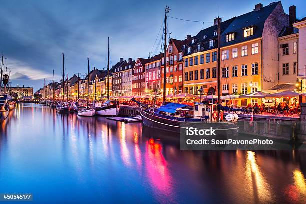 Copenhagen Denmark Foto de stock y más banco de imágenes de Copenhague - Copenhague, Nyhavn, Noche