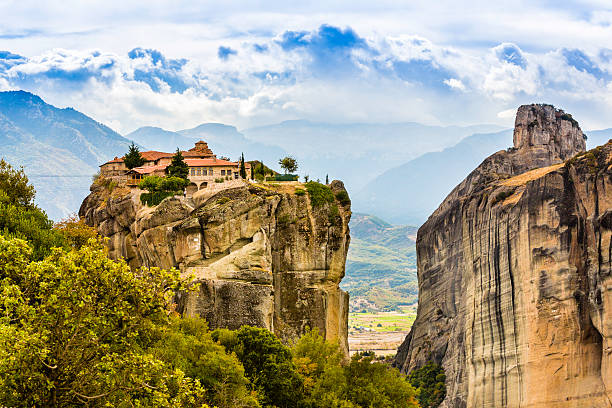 mosteiro de meteora, grécia - conventual - fotografias e filmes do acervo