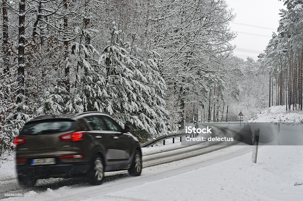 冬の道路での交通渋滞 - 自動車のロイヤリティフリーストックフォト
