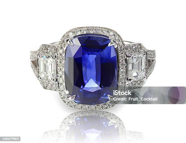 Azul Tanzanite Ou Safira Pedra Preciosa Preciosos E Anel De Diamante - Fotografias de stock e mais imagens de Joias