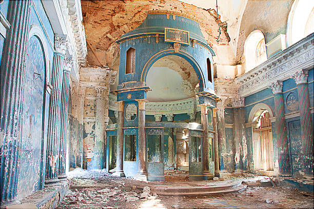 zapadnięte church - abandoned church indoors dirty zdjęcia i obrazy z banku zdjęć