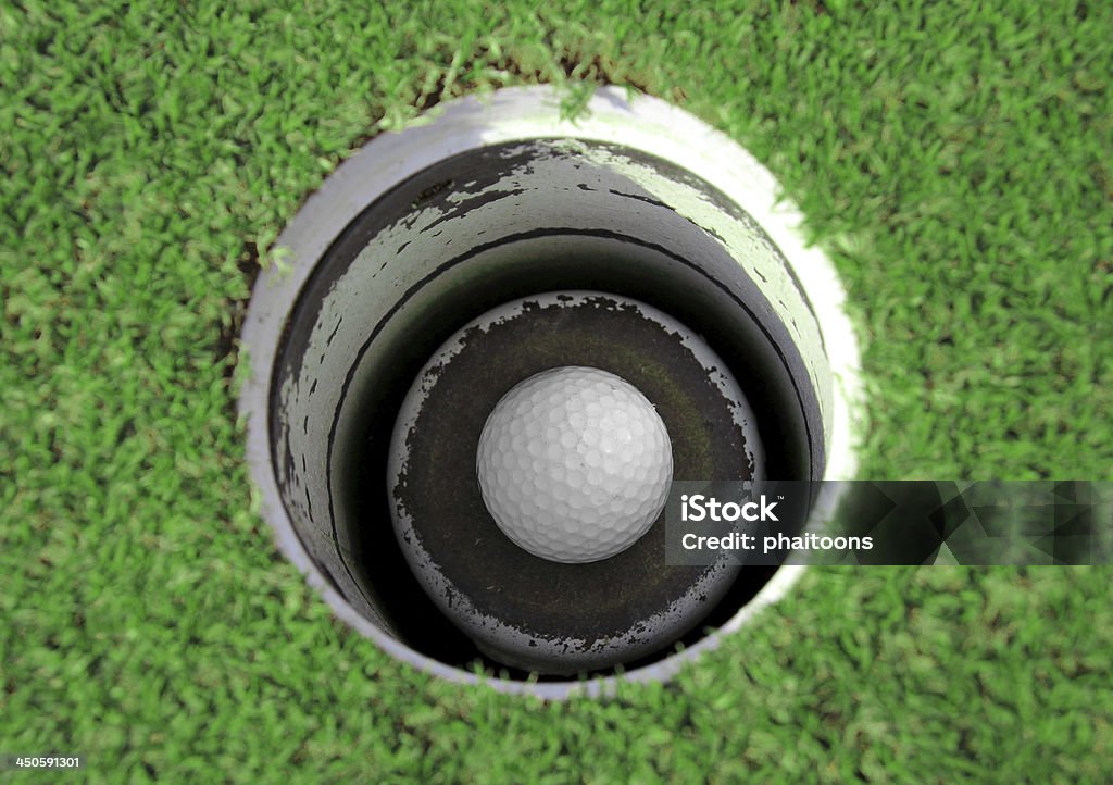 Golf ball in das Loch - Lizenzfrei Aktivitäten und Sport Stock-Foto