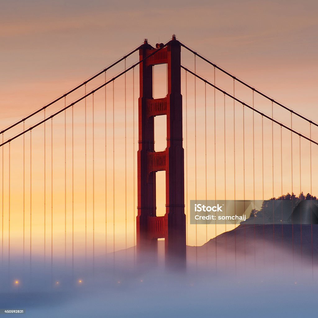 Pont du Golden Gate dans le brouillard - Photo de Acier libre de droits