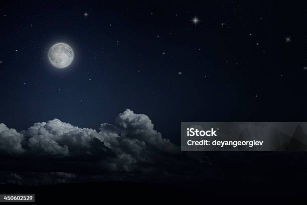 Nacht Sternenhimmel Und Mond Stockfoto und mehr Bilder von Abenddämmerung - Abenddämmerung, Astrologie, Astronomie