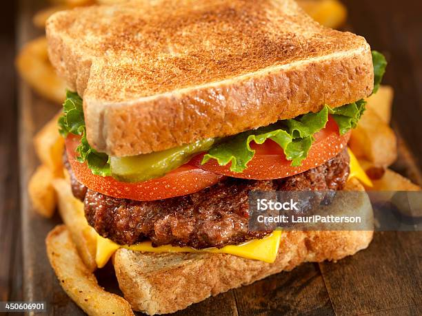 Hamburger Kanapka - zdjęcia stockowe i więcej obrazów Bar szybkiej obsługi - Bar szybkiej obsługi, Bez ludzi, Burger