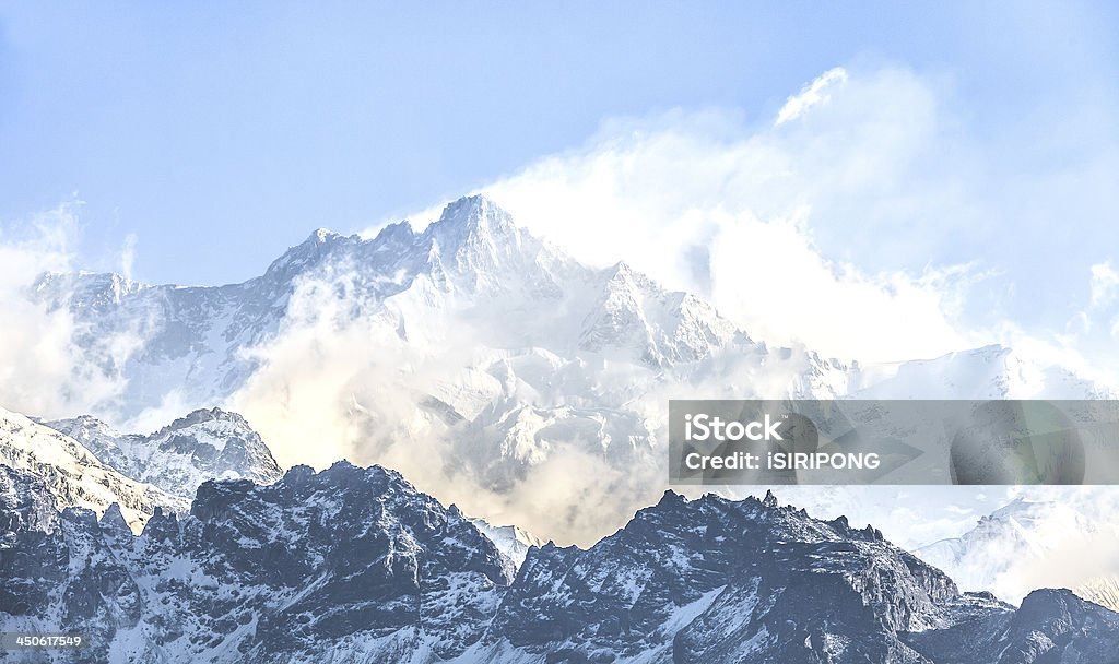 Kangchenjunga é a terceira montanha mais alta - Foto de stock de Ajardinado royalty-free