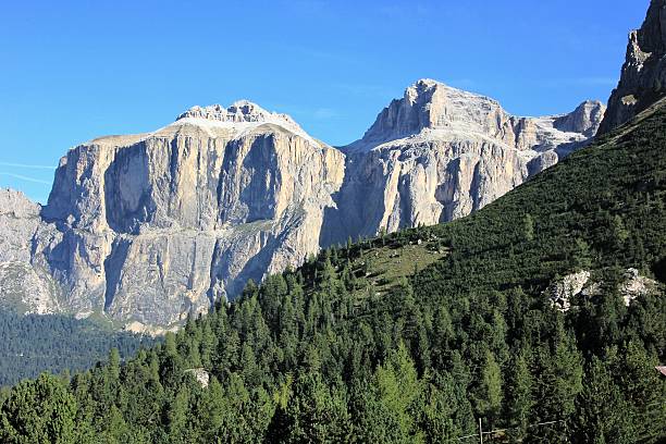 alpes dolomíticos en south tyrol - berglandschaft fotografías e imágenes de stock