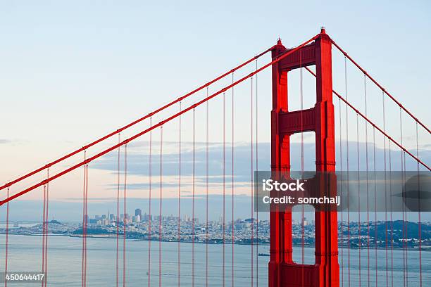 Golden Gate Bridge - Fotografie stock e altre immagini di Acciaio - Acciaio, Acqua, Ambientazione esterna
