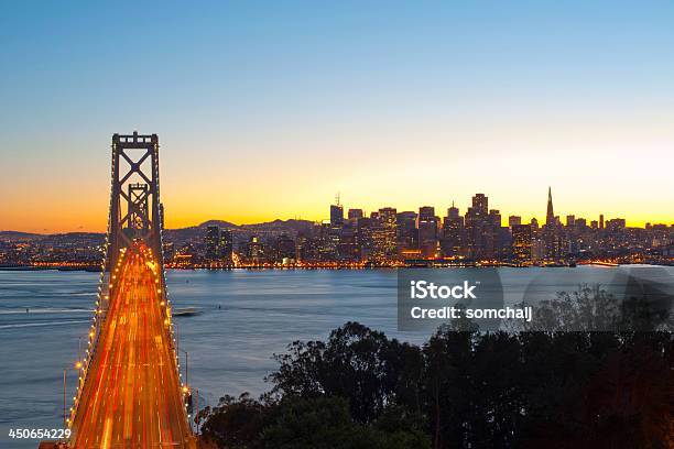 Foto de Bay Bridge e mais fotos de stock de Arquitetura - Arquitetura, Azul, Aço