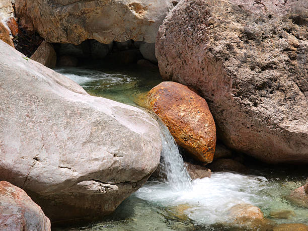 горный ручей - ravine canyon stream sparse стоковые фото и изображения