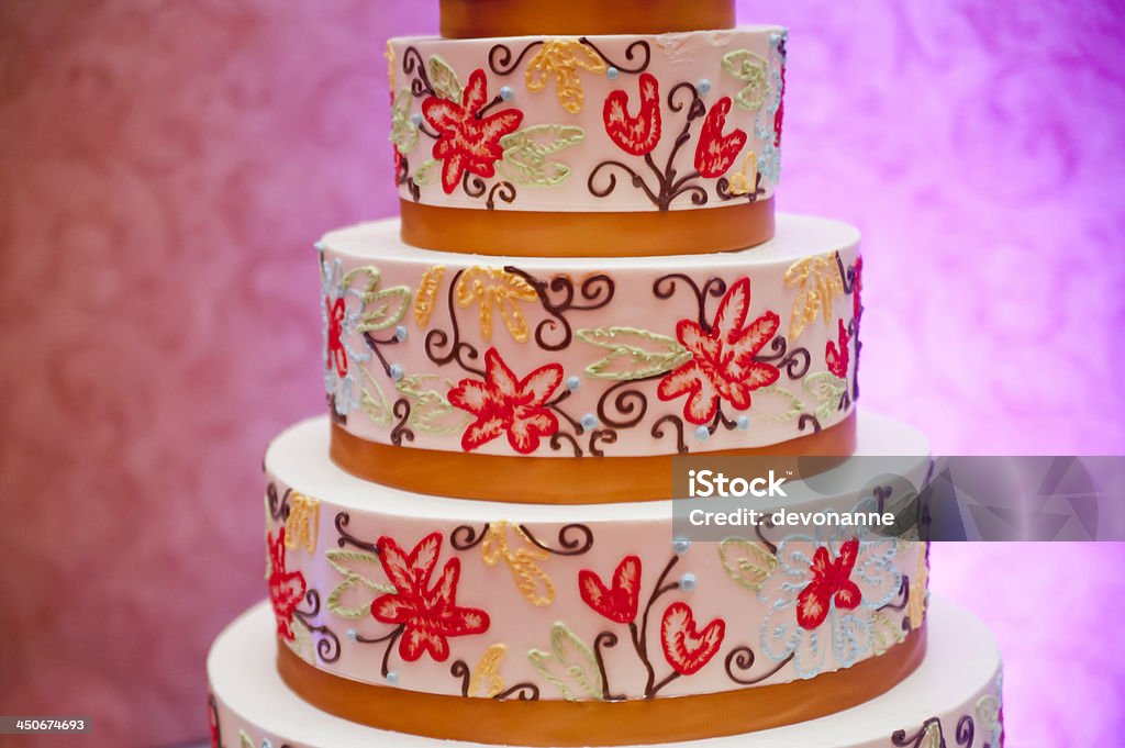 Moderno bolo de casamento - Foto de stock de Alimentação Não-saudável royalty-free