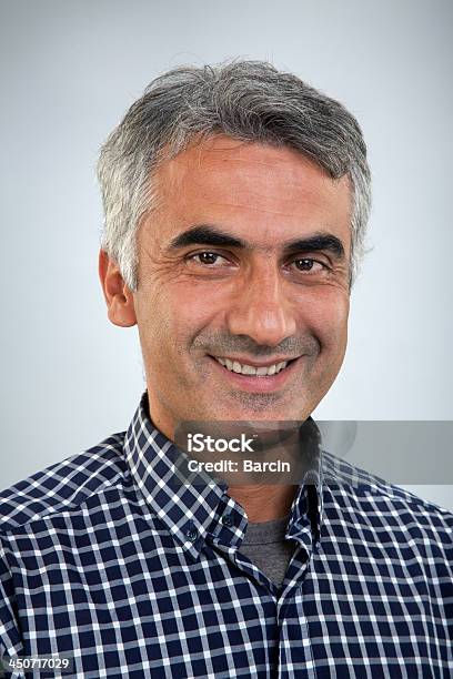 Casual Hombre Sonriente Foto de stock y más banco de imágenes de 30-39 años - 30-39 años, 35-39 años, Adulto