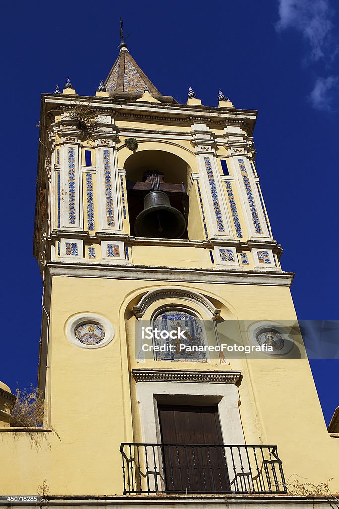 Bell tower e Chiesa di Sant'Isidoro, Siviglia - Foto stock royalty-free di Siviglia