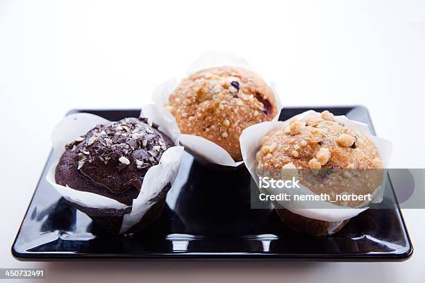 Muffins Em Uma Placa Preta - Fotografias de stock e mais imagens de Alimentação Não-saudável - Alimentação Não-saudável, Assado no Forno, Bolinho