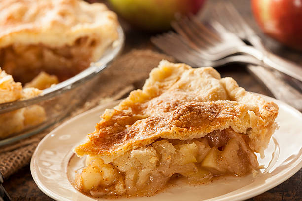 tarte aux pommes bio desserts faits maison - apple pie baked pastry crust apple photos et images de collection