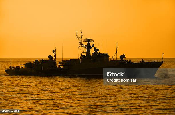 Silhouette Von Einem Kriegsschiff Bei Sonnenuntergang Stockfoto und mehr Bilder von Kontur