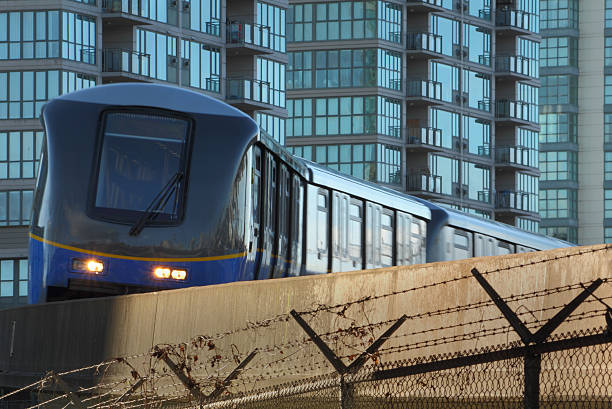 vancouver skytrain de trens - trem elevado - fotografias e filmes do acervo