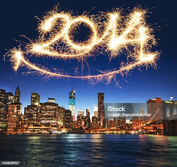 Środki Pirotechniczne Fajerwerki W 2014 R W Nowym Jorku - zdjęcia stockowe i więcej obrazów 2014
