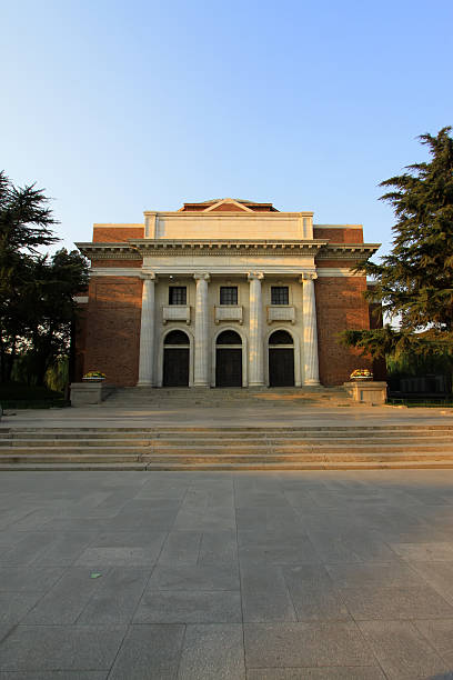 tsinghua paisaje en el campus de la universidad de pekín - tsinghua fotografías e imágenes de stock