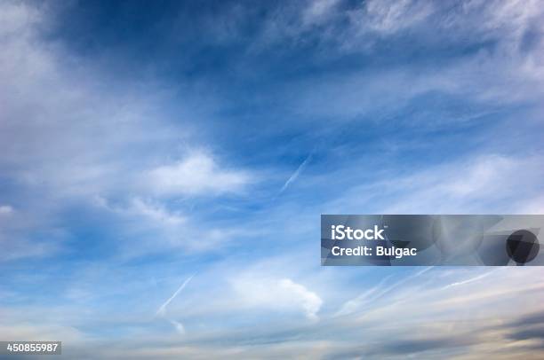 Himmel Und Wolken Stockfoto und mehr Bilder von Bildhintergrund - Bildhintergrund, Blau, Farbbild