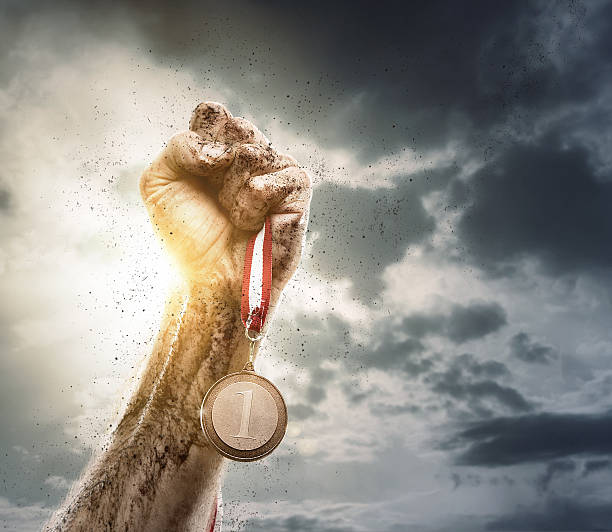 el éxito - medallista fotografías e imágenes de stock