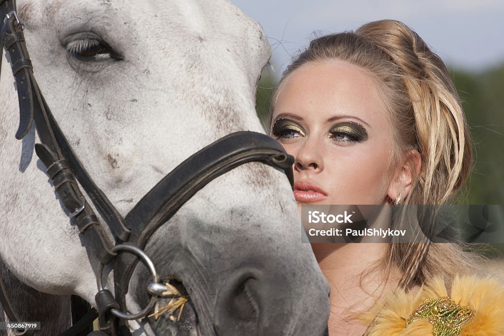 Pferd und schönen Frau - Lizenzfrei Aktivitäten und Sport Stock-Foto