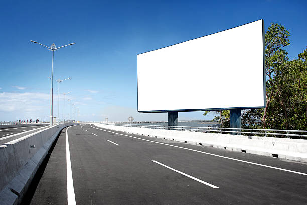 blank billboard ou placa de estrada - outdoor road - fotografias e filmes do acervo