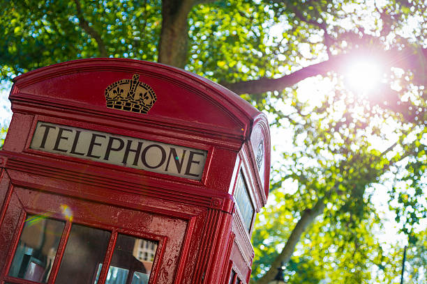 電話のブース - pay phone telephone telephone booth red ストックフォトと画像