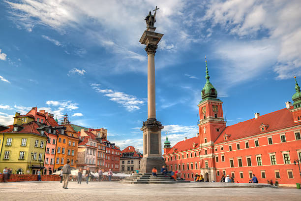 Old town in Warsaw, Poland Old town in Warsaw, Poland. The Royal Castle and Sigismund's Column called Kolumna Zygmunta warszawa stock pictures, royalty-free photos & images