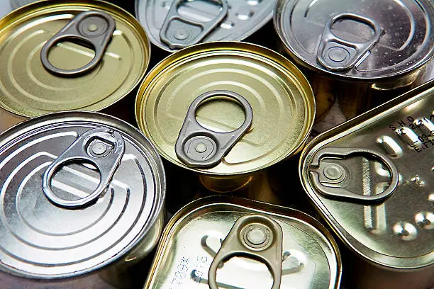 Photo of Tins of different sizes and opening