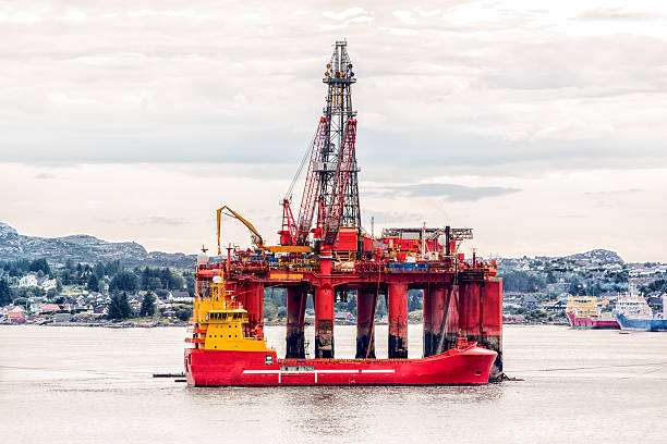 Off Shore Oil Fracking Rig Oil platform on sea is offshore structure with facilities to drill wells, extract and process oil and natural gas and temporarily store produced goods until it can be brought to the shore for refining. In most cases the platfrom contains facilities to house the workforce. north sea oil and gas stock pictures, royalty-free photos & images