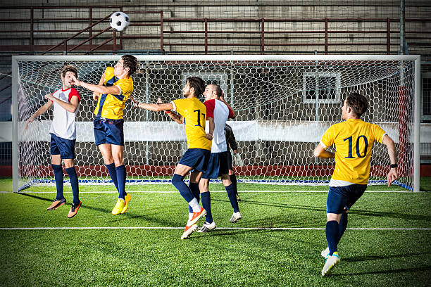 partita di calcio stadium: intestazione - soccer player flash foto e immagini stock