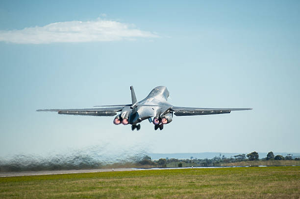 Rockwell B1 Bomber Rockwell B1 Bomber takeoff airshow photos stock pictures, royalty-free photos & images