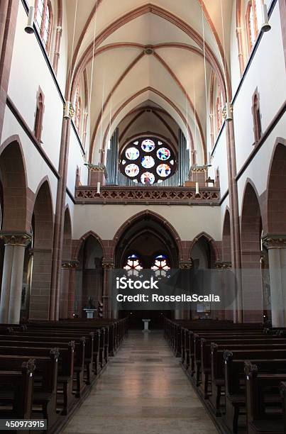 Igreja Em Freiburg Alemanha - Fotografias de stock e mais imagens de Alemanha - Alemanha, Arco - Caraterística arquitetural, Arquitetura
