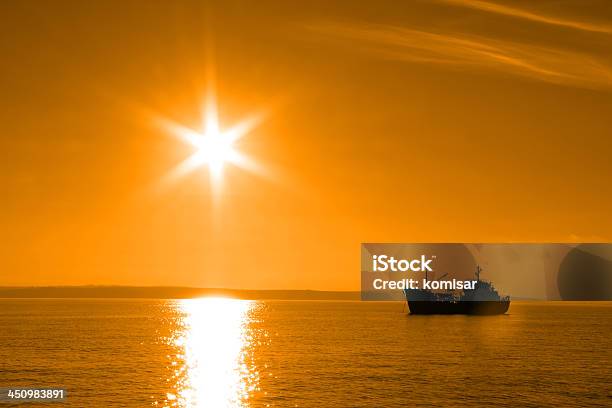 Fischerboot Im Sonnenuntergang Stockfoto und mehr Bilder von Fang - Fang, Fangen, Fischen