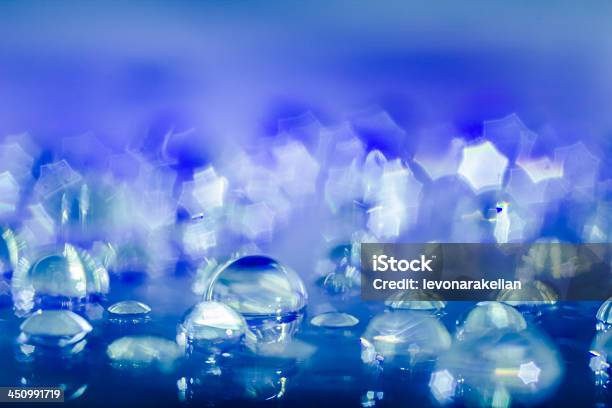 Plano De Fundo Abstrato Waterdrops - Fotografias de stock e mais imagens de Abstrato - Abstrato, Azul, Condições Meteorológicas