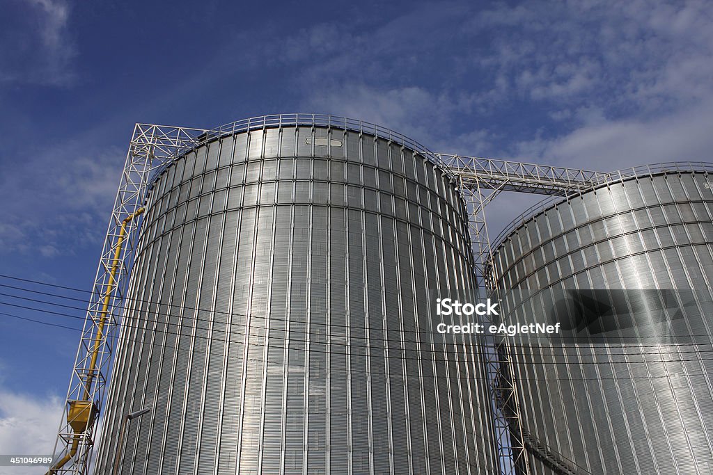 silo de grãos na blue sky - Royalty-free Agricultura Foto de stock