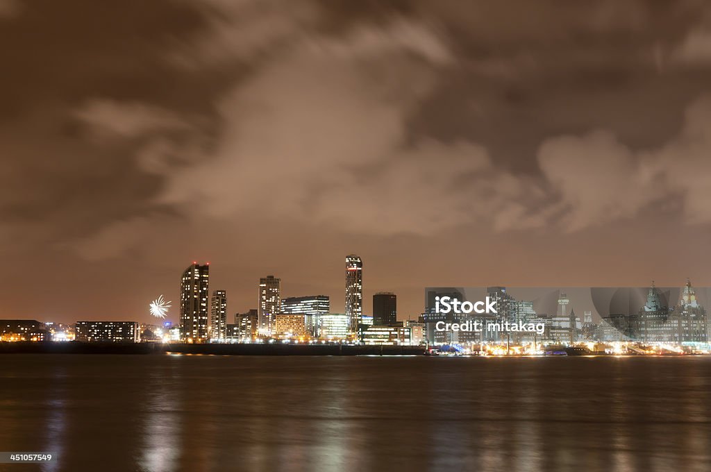Liverpool a los fuegos artificiales-Panorama en la víspera del Año Nuevo - Foto de stock de Liverpool - Inglaterra libre de derechos