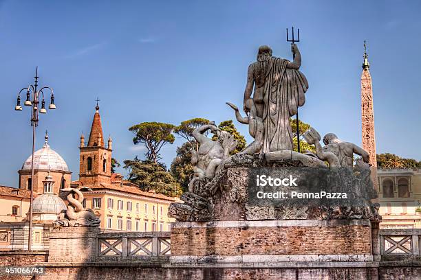 Пьяццадельпополо В Риме И Neptune Статуя — стоковые фотографии и другие картинки Балкон - Балкон, Без людей, Бог