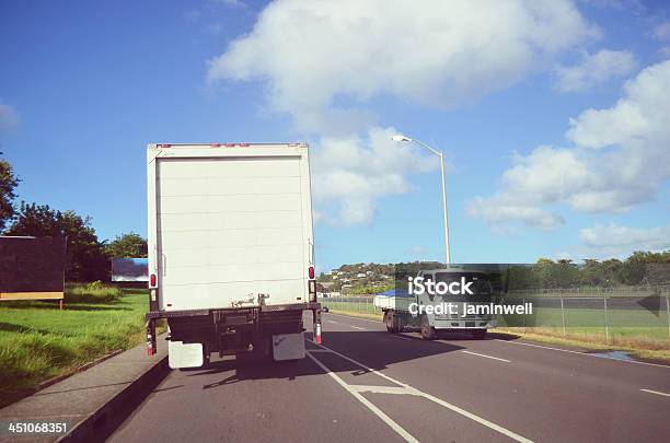 Veículos De Mercadorias Na Autoestrada - Fotografias de stock e mais imagens de A caminho - A caminho, Ao Ar Livre, Autoestrada