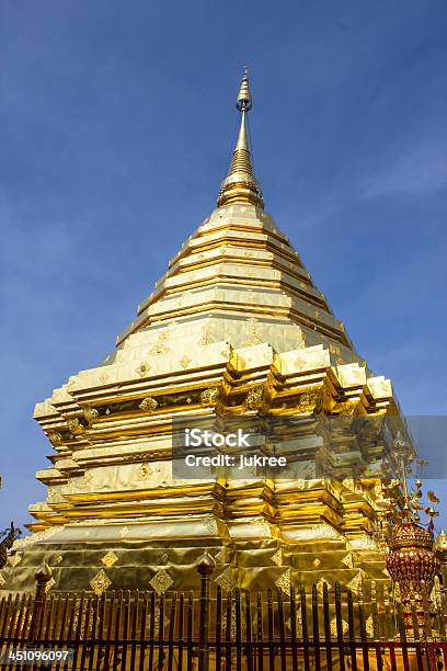 Doi Suthep Templo En Chaing Mai Thailand Foto de stock y más banco de imágenes de Aguja - Chapitel - Aguja - Chapitel, Aire libre, Arquitectura