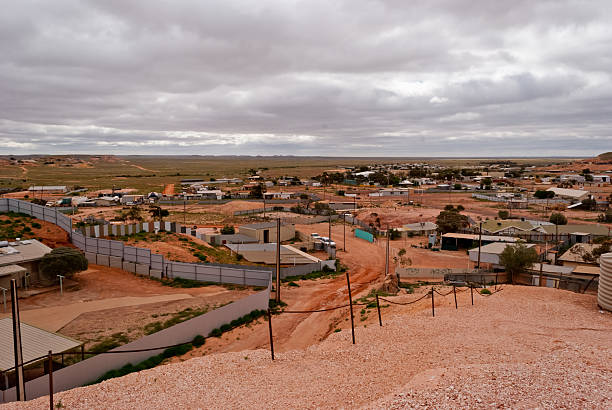 coober pedy, australie-méridionale - coober pedy photos et images de collection