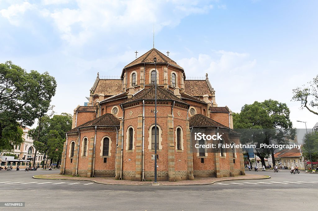 Basílica Notre-Dame de Saigon na cidade de Ho Chi Minh (Vista traseira) - Royalty-free Ao Ar Livre Foto de stock