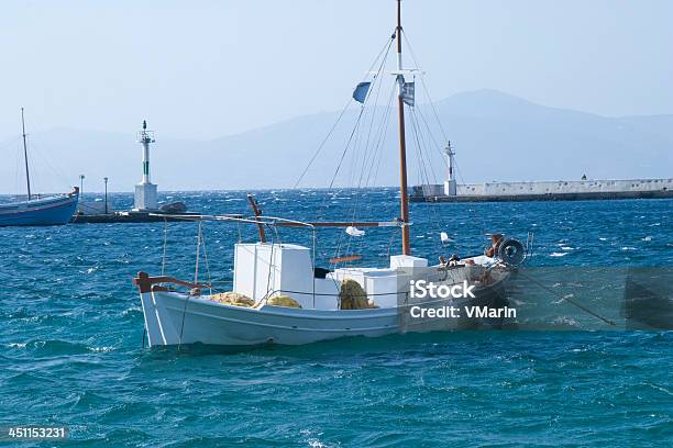 Mediterrane Fischerboot Stockfoto und mehr Bilder von Anker werfen - Anker werfen, Auf dem Wasser treiben, Blau