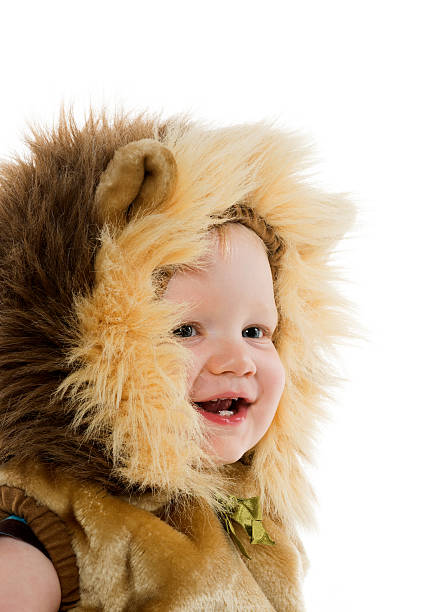junge in lion costume - costume halloween lion baby stock-fotos und bilder