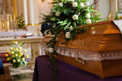 Flores en la Iglesia coffin, en photo