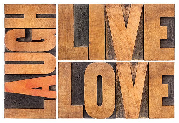 vivo, amor, a rir no tipo de madeira - single word love wood typescript imagens e fotografias de stock