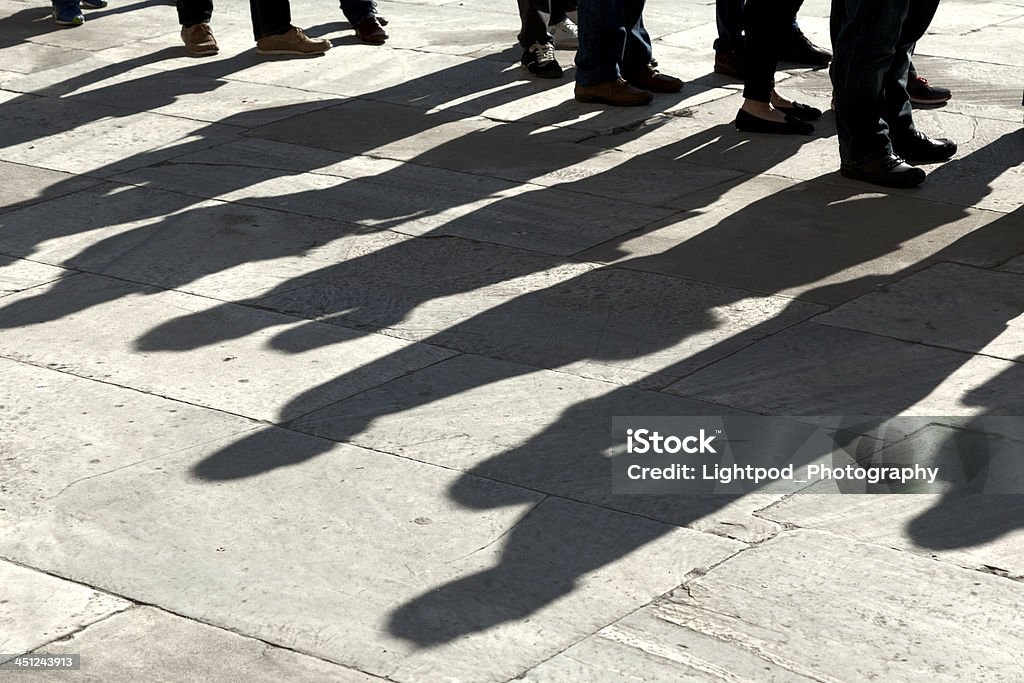 Pessoas em pé na fila.  Só sapatos. - Royalty-free Esperar na fila Foto de stock