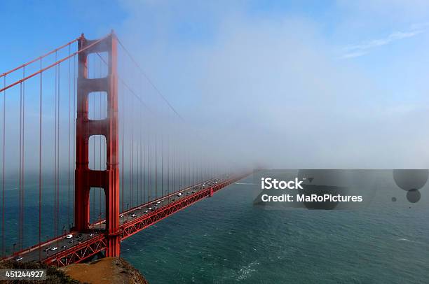 Una Parte Del Golden Gate Bridge - Fotografie stock e altre immagini di Cancello - Cancello, Casello autostradale, Colonna architettonica